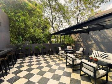 Casa en venta en Condesa con terraza y uso de suelo comercial