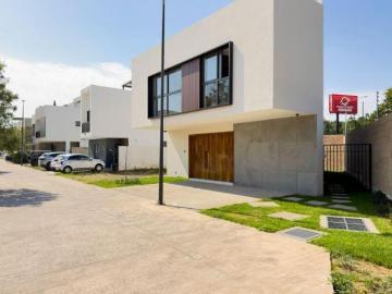 Casa en Venta en Condominio Bosquetto, Bosques Vallarta