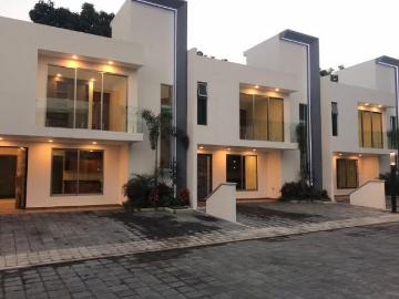 Casa en venta en condominio de solo 10 casas con alberca