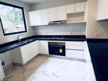 Casa en Venta en Condominio en Las Águilas