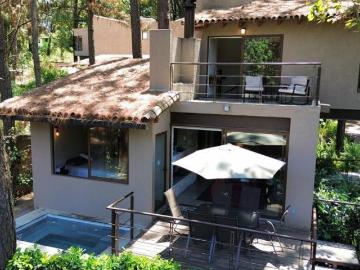 Casa en Venta en condominio nuevo con alberca y jacuzzi