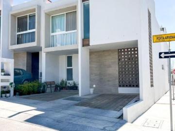 CASA EN VENTA EN CONDOMINIO PORTA ARVENA / FRENTE A LAS AMENIDADES / 3 RECAMARAS / 3.5 BAÑOS