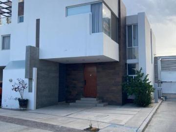 CASA EN VENTA EN CONDOMINIO VIA 422