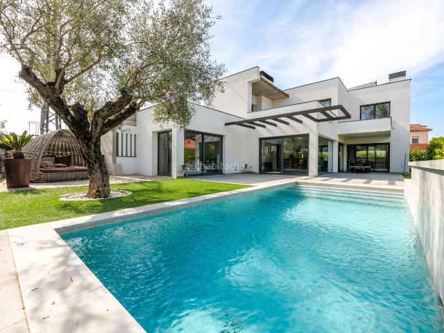 Casa en venta en Cornellà del Terri. Casas Cornellà del.