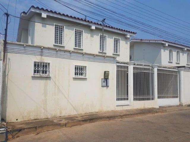 Casa en Venta en Coro Falcón 164 m2. 2 hab