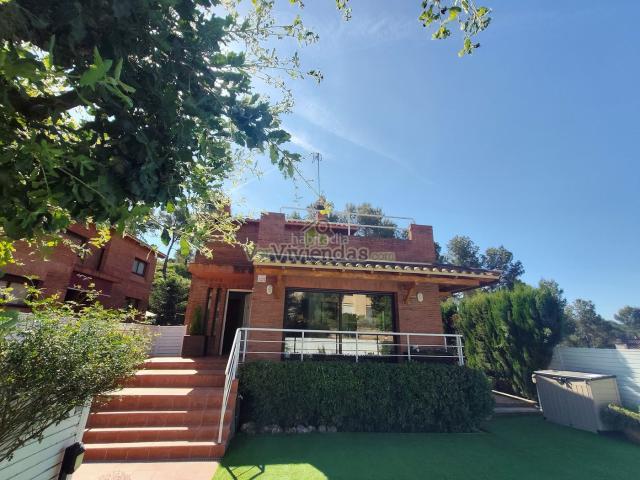 Casa en venta en Corbera de Llobregat. Preciosa casa de obra vista con piscina. Casas Corbera de.