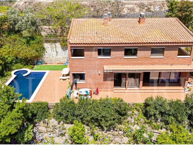 Casa en venta en Corbera de Llobregat. VEA EL TOUR VIRTUAL 3D EN 4K Y EL VIDEO AEREO CON DRON. Casas Corbera de.