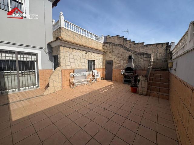 Casa adosada en venta en Córdoba, El Higuerón. ADOSADO CON PATIO Y TERRAZA EN EL HIGUERÓN 2 Plantas, Patio con Barbacoa y Garaje Placas Solares Confort Total. Casas adosadas.