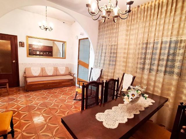 Casa en venta en Córdoba, Huerta de la Reina Trassierra. CASA DE DOS PLANTAS JUNTO A LA ESTACIÓN !. Casas.
