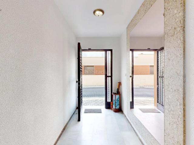 Casa en venta en Córdoba, Poniente Norte Miralbaida Parque Azahara. MAGNIFICO EDIFICIO RESIDENCIAL CON MULTIPLES POSIBILIDADES EN SAN RAFAEL DE LA ALBAIDA. Casas.
