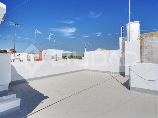Casa en venta en Coria del Río. Magnífica oportunidad de inversión conjunto de tres viviendas independientes. Casas Coria del.