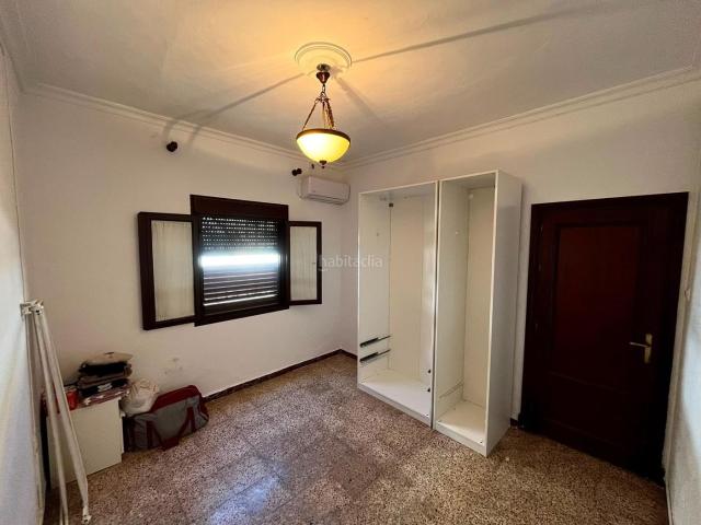 Casa en venta en Coria del Río. Planta baja de 138 m2 con patio, chimenea y gran azotea. Casas Coria del.