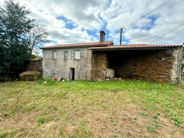 Casa en venta en Coristanco. Casa en venta en Coristanco, de 160 m2 con terreno. Casas.