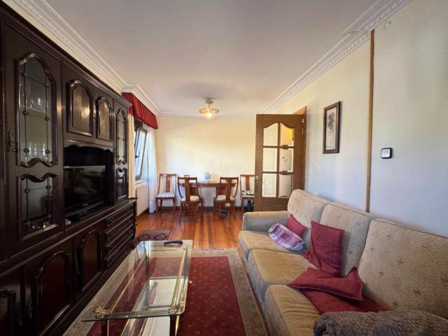 Casa en venta en Corrales de Buelna Los. OPORTUNIDAD ÚNICA Casa Independiente con Terreno y Doble Vivienda en el Corazón de Cantabria. Casas Corrales de Buelna.