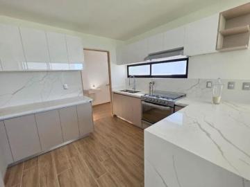 CASA EN VENTA EN CORREGIDORA CON HABITACION EN PLANTA BAJA, 4 HABITACIONES, AMPLIO JARDIN