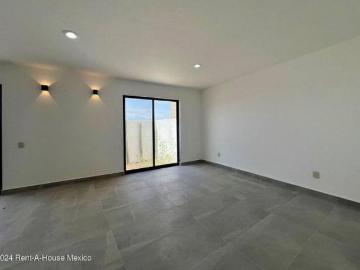 Casa en Venta en Corregidora de 3 Habitaciones KH