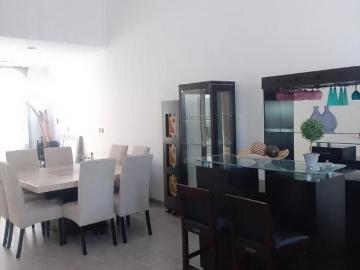 CASA EN VENTA EN CORREGIDORA, QUERÉTARO