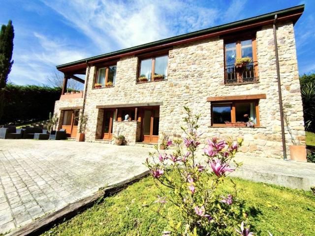 Casa en Venta en Corvera de Toranzo