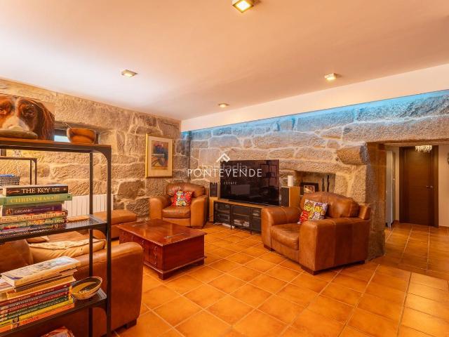 Casa en venta en Cotobade. Casa de Piedra Restaurada con Jardín en Cotobade. Casas.