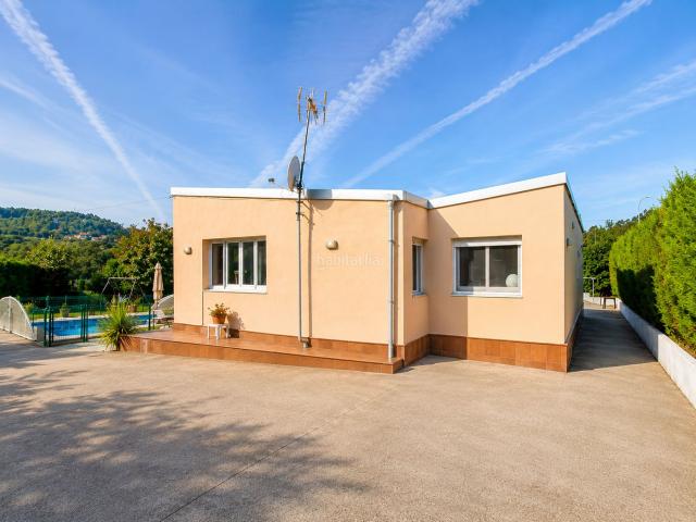 Casa en venta en Cotobade. Casa independiente con piscina privada y 2.000 m de parcela en Cotobade. Casas.