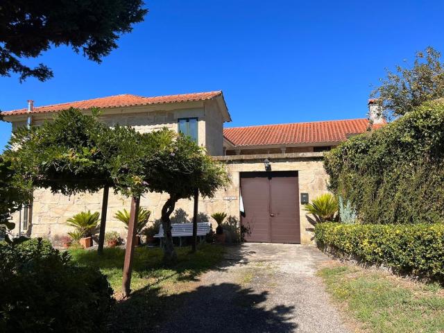 Casa en venta en Cotobade. Disfrutar del rural con vistas al mar es posible!. Casas.