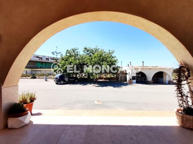 Casa en venta en Crevillente. Fantástica finca rústica con barbacoa cerca de las localidades de Elche y Crevillente, Alicante, Costa Blanca. Casas.