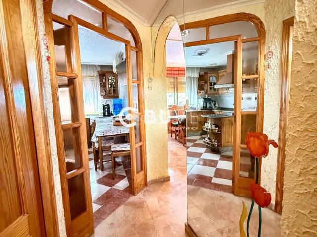 Casa en venta en Crevillente. SE VENDE CASA DE TRES PLANTAS EN CREVILLENT. Casas.
