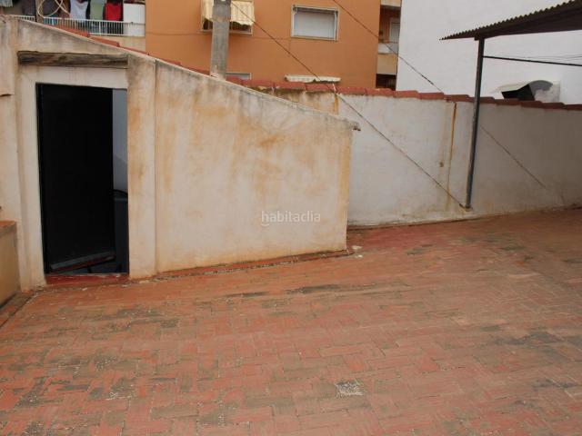 Casa en venta en Crevillente. Se vende edificio con 2 vivendas y terraza, posibilidad de entradas independientes!. Casas.