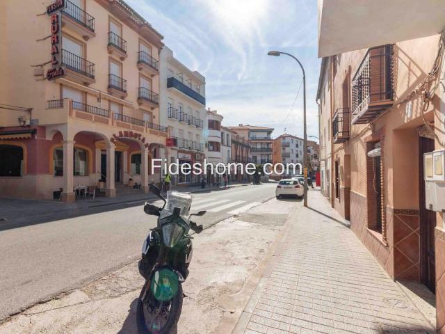 Casa en venta en Dúrcal. Casa de pueblo muy bien situada en Dúrcal. Casas.