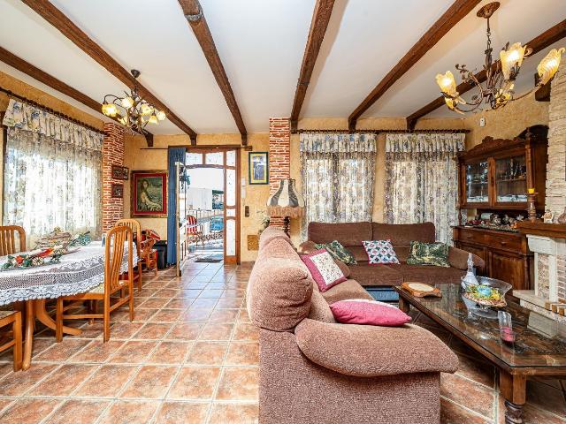 Casa en venta en Daya Nueva. Chalet adosado en Daya Nueva con piscina comunitaria. Casas Daya.
