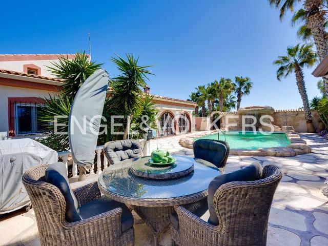 Casa en venta en Daya Vieja. Exclusiva finca de 7.244 m con vivienda de 257 m en Daya Vieja. Casas Daya.