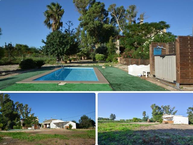 Casa en venta en Deltebre Costa Dorada. Casa de dos plantas más almacén y piscina muy cerca del río Ebro en Deltebre. Casas.
