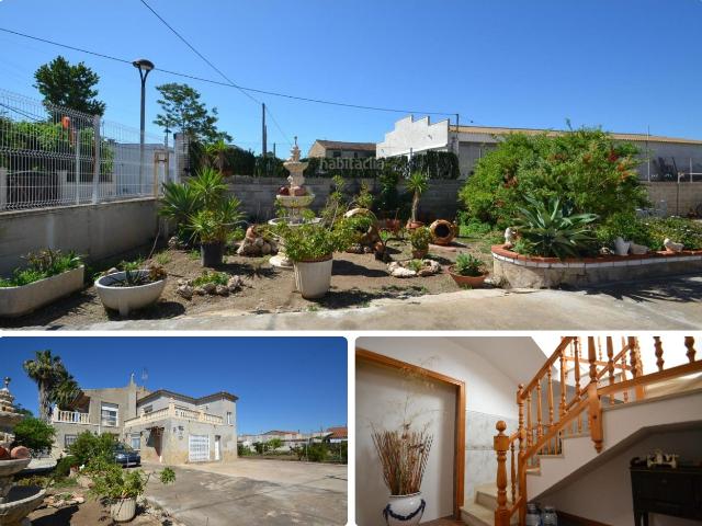 Casa en venta en Deltebre Costa Dorada. Casa individual en zona tranquila y cerca del río Ebro perfecta para inversión. Casas.