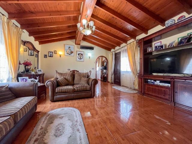 Casa en venta en Dénia, Centro Urbano. Casa a la venta en Dénia con licencia activa de restaurante en Las Marinas, a 500m del mar, km. Casas.