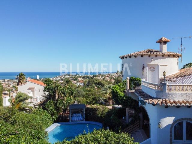 Casa en venta en Dénia, El Montgó. Villa mediterránea con vistas al mar en venta en Dénia. Casas.