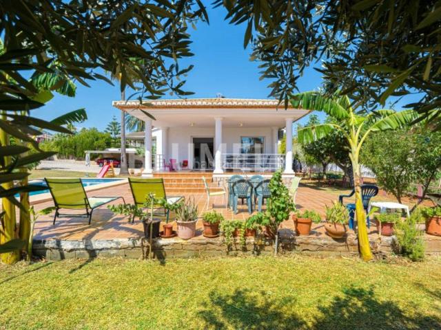 Casa en venta en Dénia, El Montgó. Villa mediterránea a 2 km del centro en venta en Dénia. Casas.