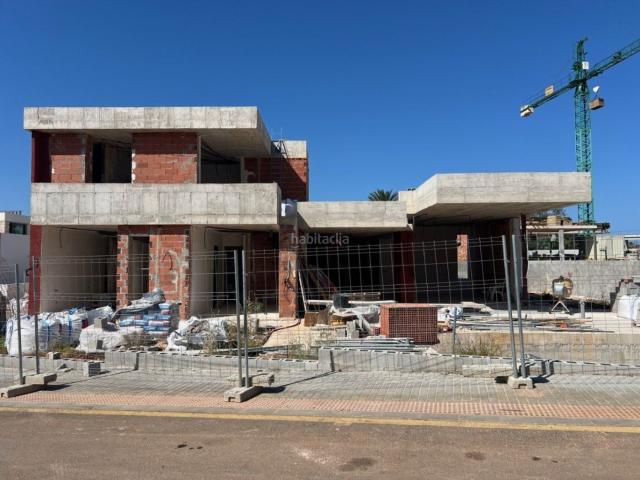 Casa en venta en Dénia, El Montgó. Villa moderna en Dénia lista para entrar a vivir con piscina privada. Casas.