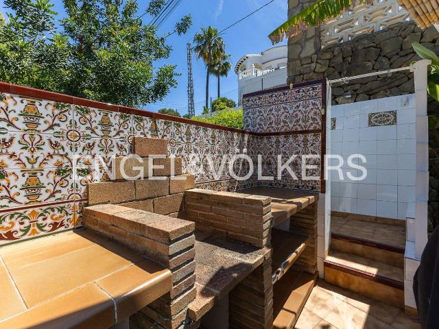 Casa en venta en Dénia, El Montgó. Casa unifamiliar con sol de invierno y piscina en Denia. Casas.