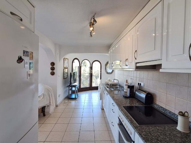 Casa en venta en Dénia, El Montgó. La planta principal cuenta con un amplio y luminoso salóncomedor de concepto abierto con vistas panorámicas al mar y al puerto, co. Casas.