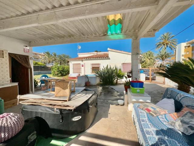 Masía en venta en Dénia, El Palmar Los Molinos. Antigua Finca a poca distancia de la playa y centro de Denia. Masías.