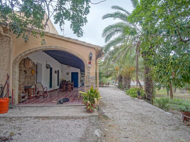 Casa en venta en Dénia, Jesús Pobre. Agradable casa de campo adosada con su propia parcela privada y piscina de 8x10m.Se encuentra rodeada de naturaleza donde podrá en. Casas.