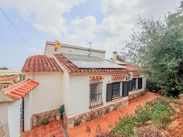 Casa en venta en Dénia, La Pedrera Vessanes. 169 msup2 construidos, 808 msup2 parcelaEste encantador chalet independiente combina privacidad, belleza natural y comodidad en un. Casas.