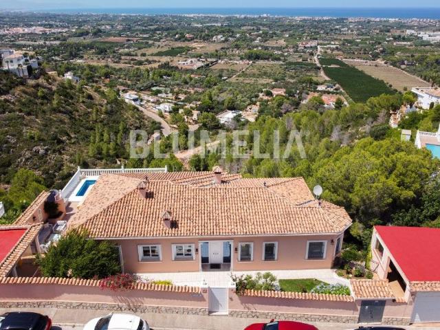 Casa en venta en Dénia, La Pedrera Vessanes. Autentica villa con vistas al mar y a la montaña en venta en Dénia. Casas.