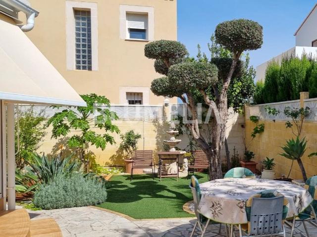 Casa en venta en Dénia, La Pedrera Vessanes. Pequeña casa en venta a 2 km de la playa y del centro de Dénia. Casas.