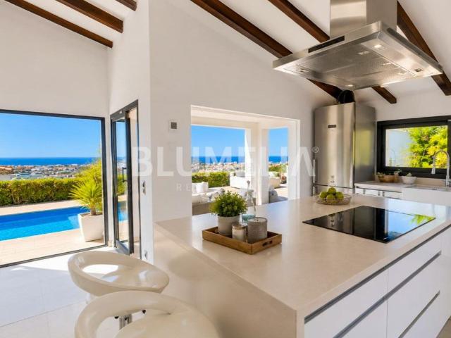 Casa en venta en Dénia, La Pedrera Vessanes. Villa mediterránea con vistas panorámicas al mar en venta en Dénia. Casas.