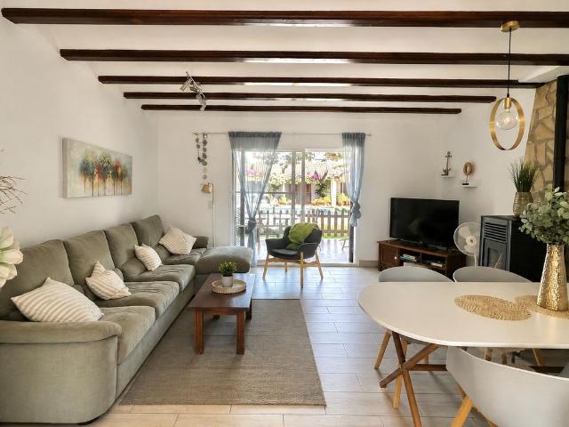 Casa en venta en Dénia, L'Almadrava L'Estanyó. ltpgtltstronggtAdosado Duacuteplex a solo 450 metros de la playa en DeacutenialtstronggtltpgtltpgtLe presentamos este fantaacutest. Casas.