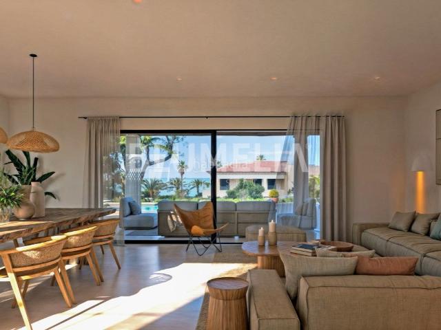Casa en venta en Dénia, Las Rotas Les Rotes. Villa de estilo Ibizenco en 2ª línea de la playa de Las Rotas, Dénia. Casas.