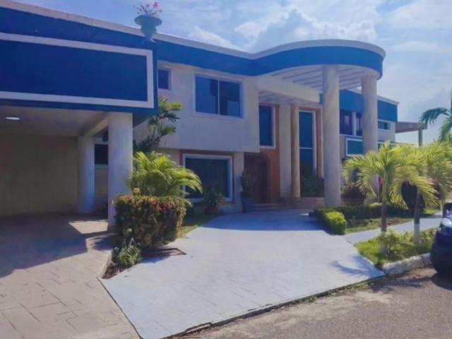 Casa en Venta en Diego Bautista Urbaneja Anzoátegui 580 m2. 7 hab