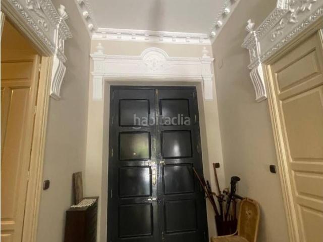 Casa en venta en Don Benito. Exclusiva casa en venta en plena Avenida de la Constitución de Don Benito Badajoz. Casas Don.