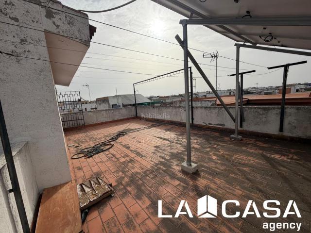 Casa en venta en Dos Hermanas, Centro Doña Mercedes. Casa de 4 dormitorios con garaje y terraza en la Barriada Costa del Sol. Casas Dos.